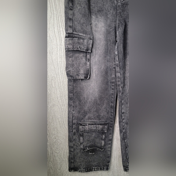Charlotte russe size small highwaisted baggy jeans with cargo pockets. - Picture 2 of 4
